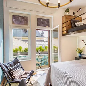 Premium By Hi5 - Style At The Comedy Theater Apartment Budapest